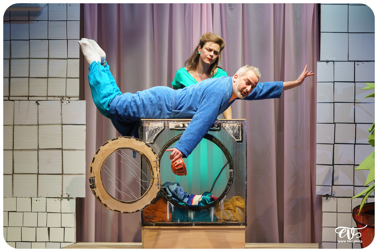 TMTPHOTO 2025.03.05 DERRIERE LE HUBLOT SE CACHE PARFOIS DU LINGE (LES FILLES DE SIMONE) 008